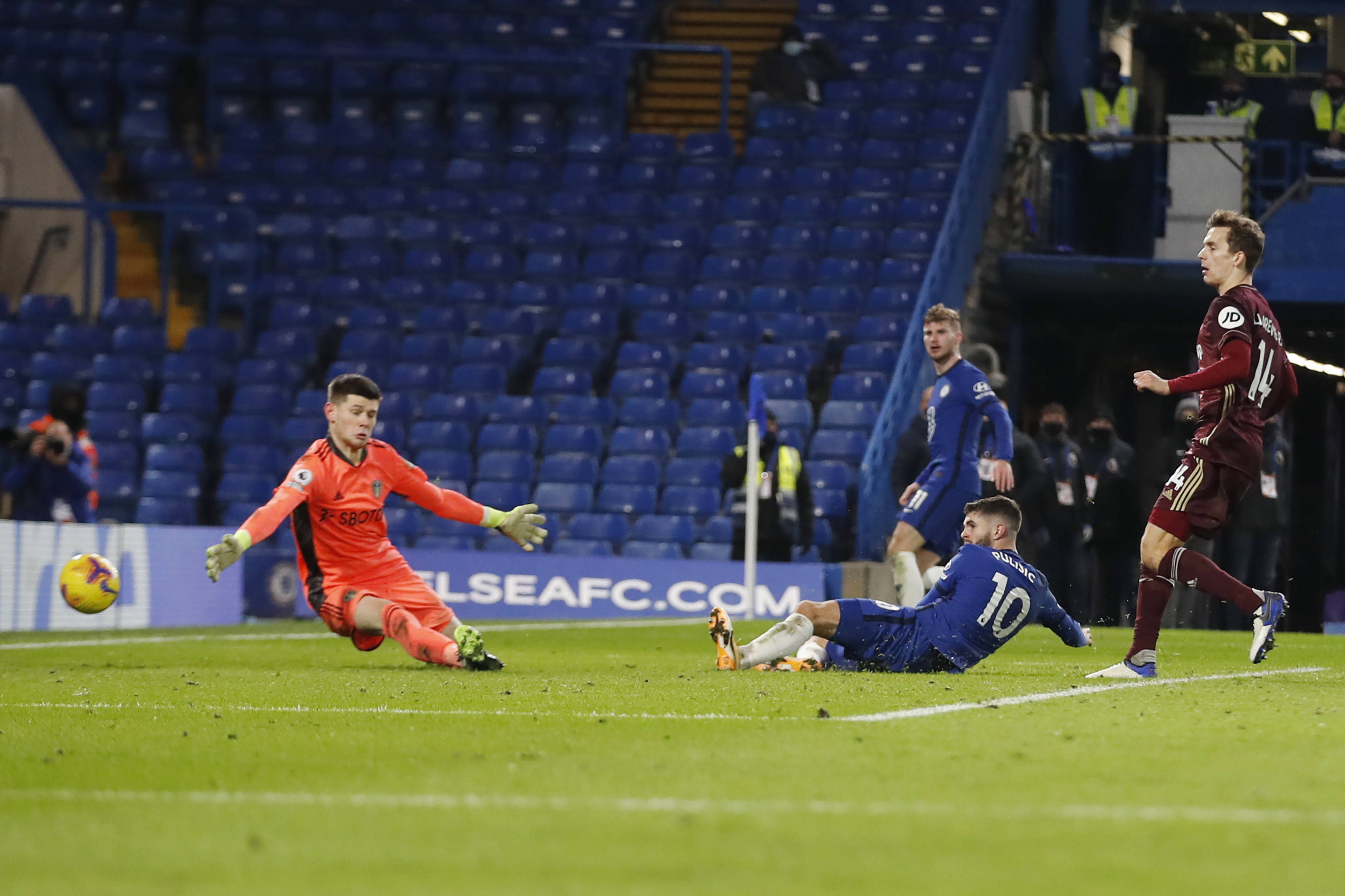 才不应该在 才不应该在